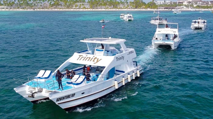 Punta Cana Grand Indulgence: 6-Hour VIP Marine Expedition with Private Chef