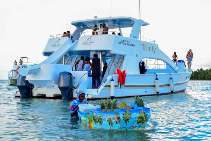 Punta Cana Grand Indulgence: 6-Hour VIP Marine Expedition with Private Chef