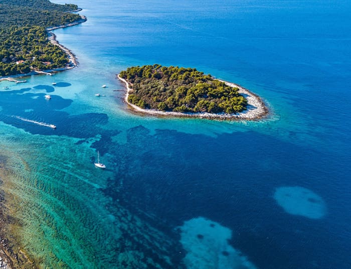 Exclusive Sailing Escape: Full-Day Blue Lagoon Tour from Trogir
