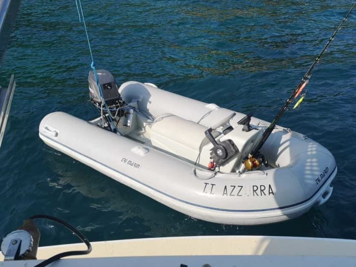 Ontdek Follonica tijdens een dagtocht met een motorboot.
