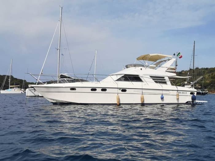 Ontdek Follonica tijdens een dagtocht met een motorboot.