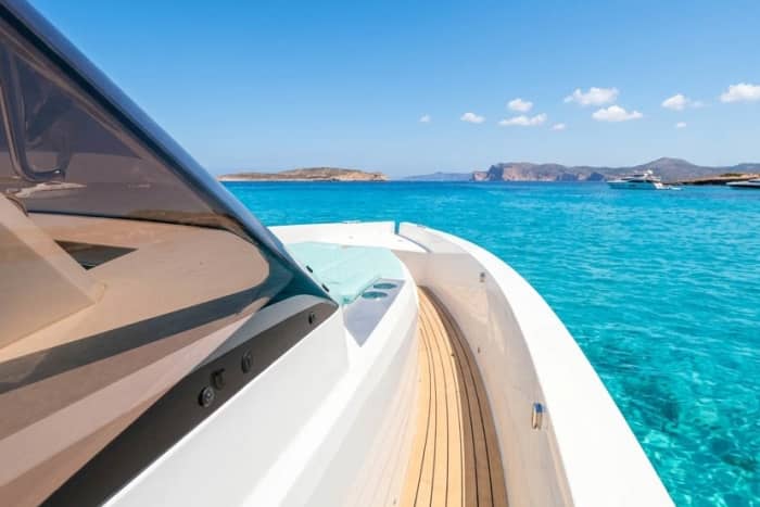 D32 Dandy II All inclusive, fuel, skipper, Sail to Formentera Illetas with a fixed price and without worries.