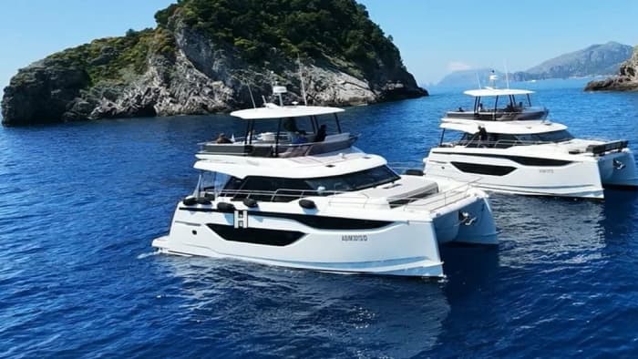 Ein exklusives Erlebnis auf Capri inmitten von Höhlen und Faraglioni-Felsen