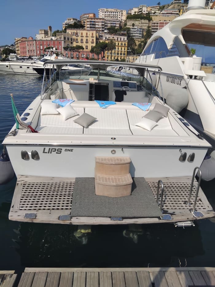 Bachelor or Hen Parties in Capri: The Most Exclusive Bachelor/Hen Party on a Boat