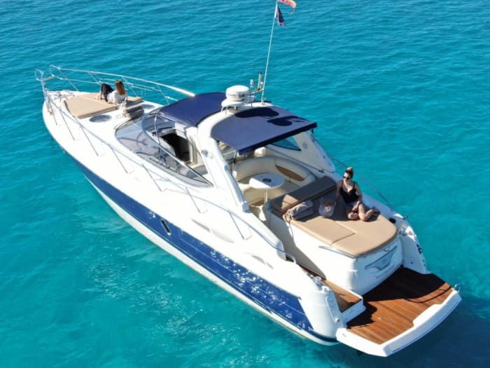 Motor Yacht Cruise: Billionaire's Bay and the Lirin Islands