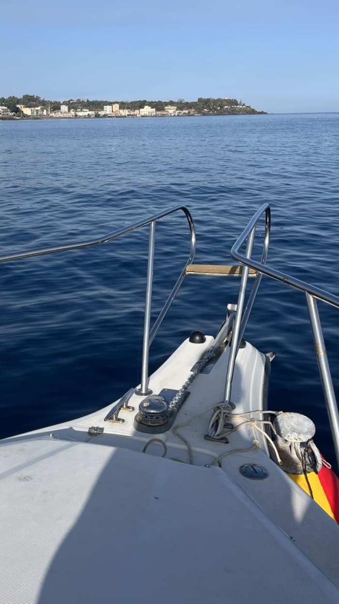 Taormina Bay Escape: Heldagskryssning med badstopp och lunch