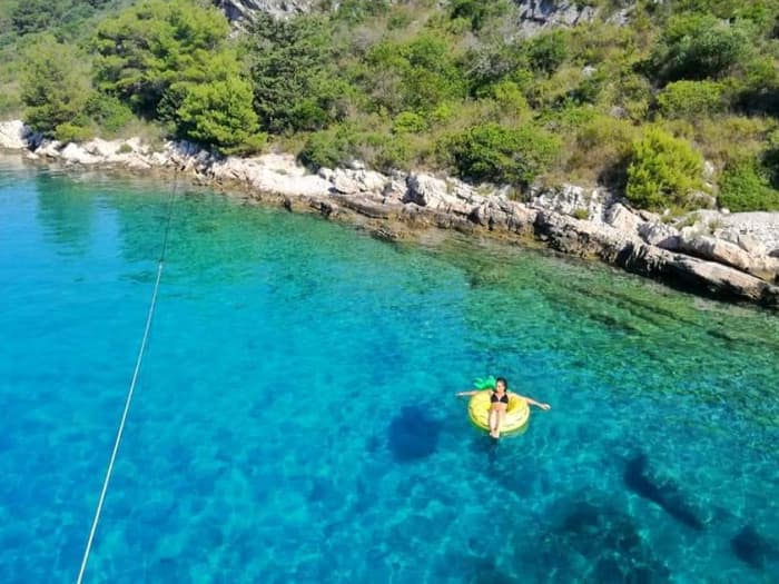 Hvars verborgene Schätze: Pokrivenik-Bucht und kleine blaue Grotte mit 3-Gänge-Mittagessen