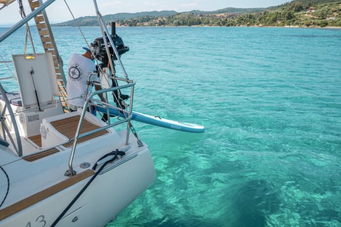 Yate de vela privado de medio día en Sithonia