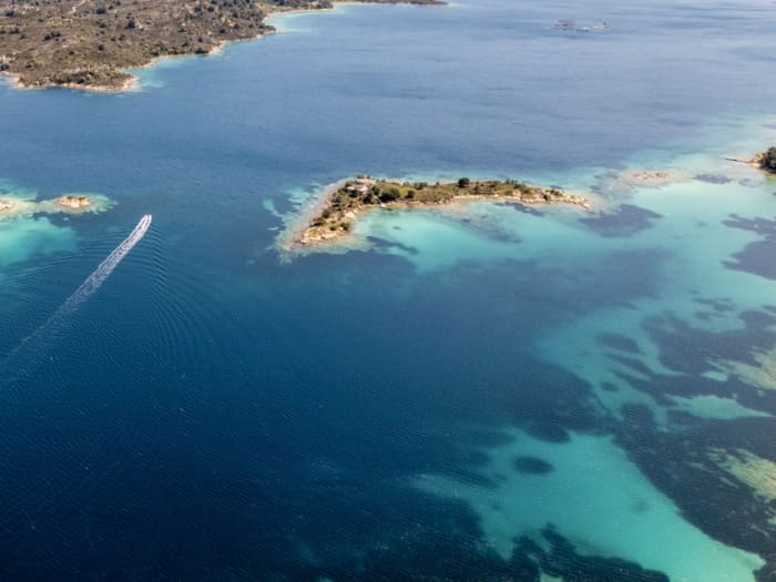 Yate de vela privado de medio día en Sithonia