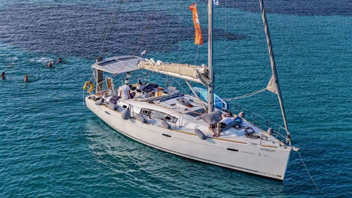 Yate de vela privado de medio día en Sithonia