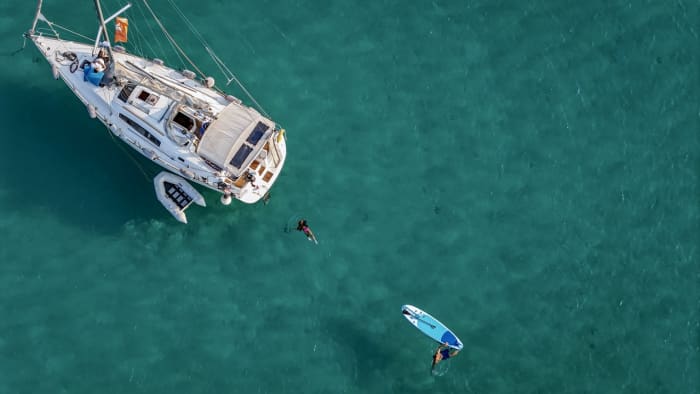 Yate de vela privado de medio día en Sithonia