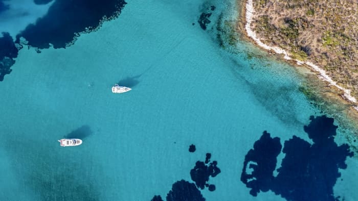 Yate de vela privado de medio día en Sithonia