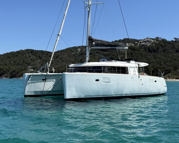 Full-Day Catamaran Adventure from Hyères – Porquerolles & Hidden Coves