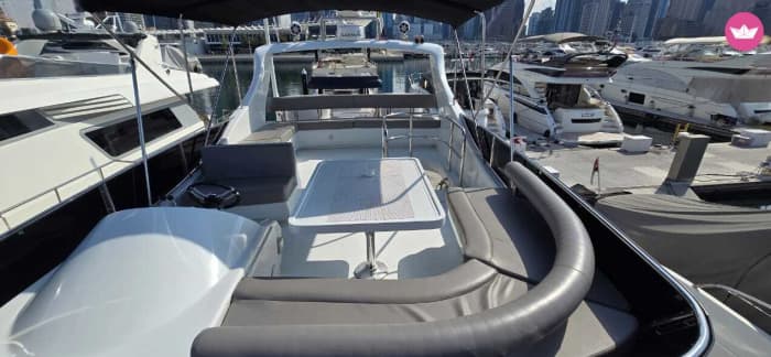 Dubai vom Wasser aus: 4-stündige Yachttour mit BBQ und Erfrischungen