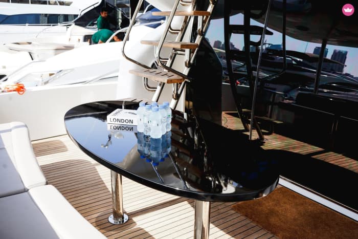 Dubai vom Wasser aus: 4-stündige Yachttour mit BBQ und Erfrischungen