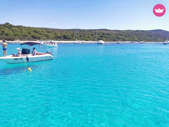 Découverte de Dugi Otok : aventure d'une journée en hors-bord vers Sakarun, épave et bunkers cachés