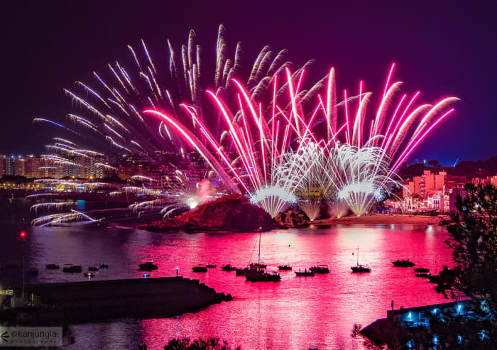 "FOCS DE BLANES WITH SUNSET BATH" Live the experience from the sea – 4h