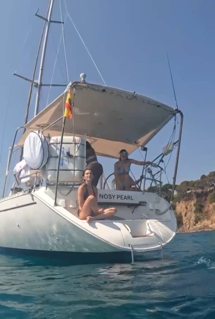 Costa Brava in 4 uur – Zeiltocht met snack en paddleboarden. Nosy Pearl