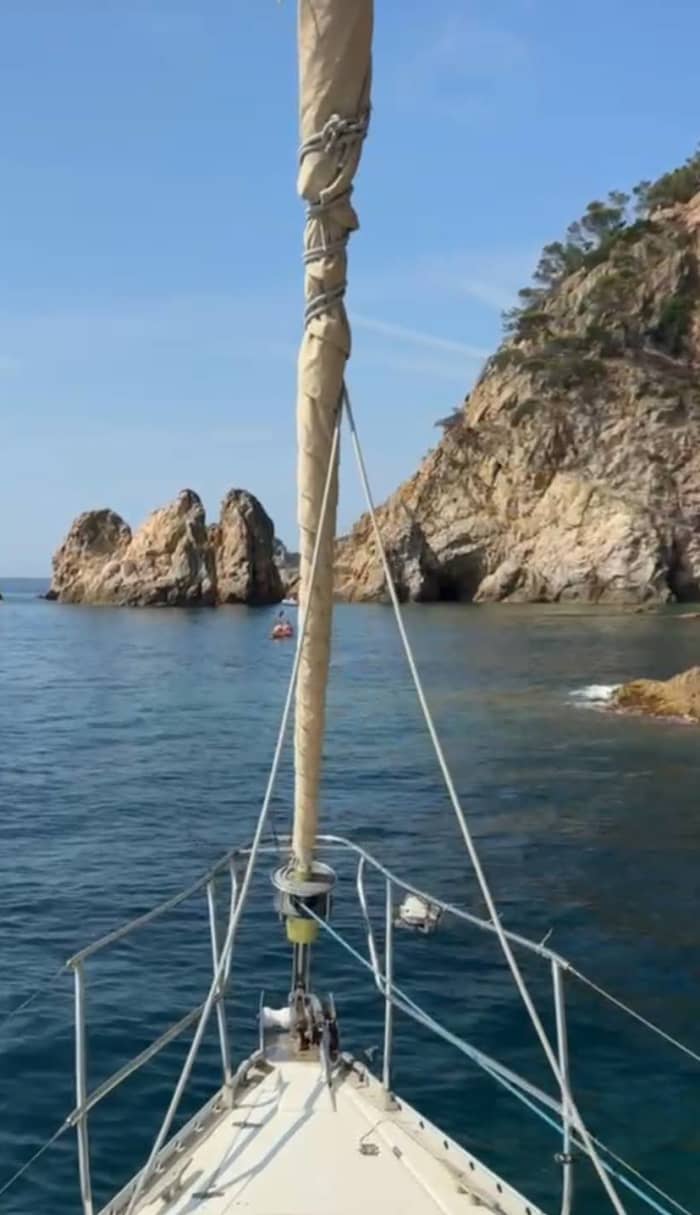 Costa Brava in 8 hours - From Blanes to Tossa by sailboat, sail and discover the Costa Brava. Nosy Pearl