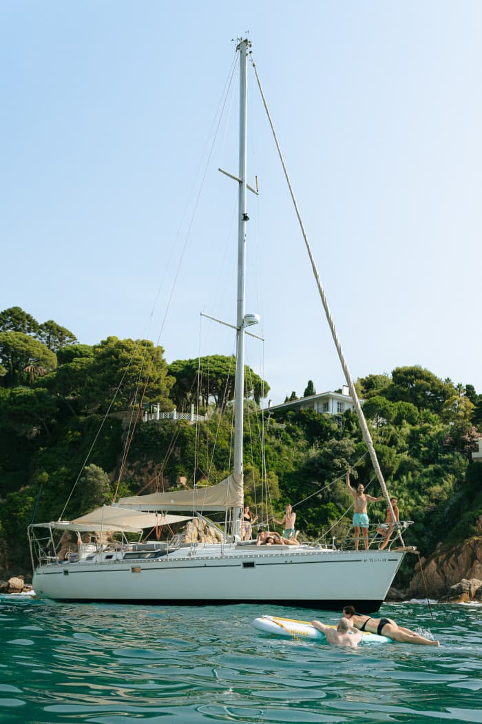Costa Brava met 2 zeilboten, voor groepen tot 22 personen, 4 uur