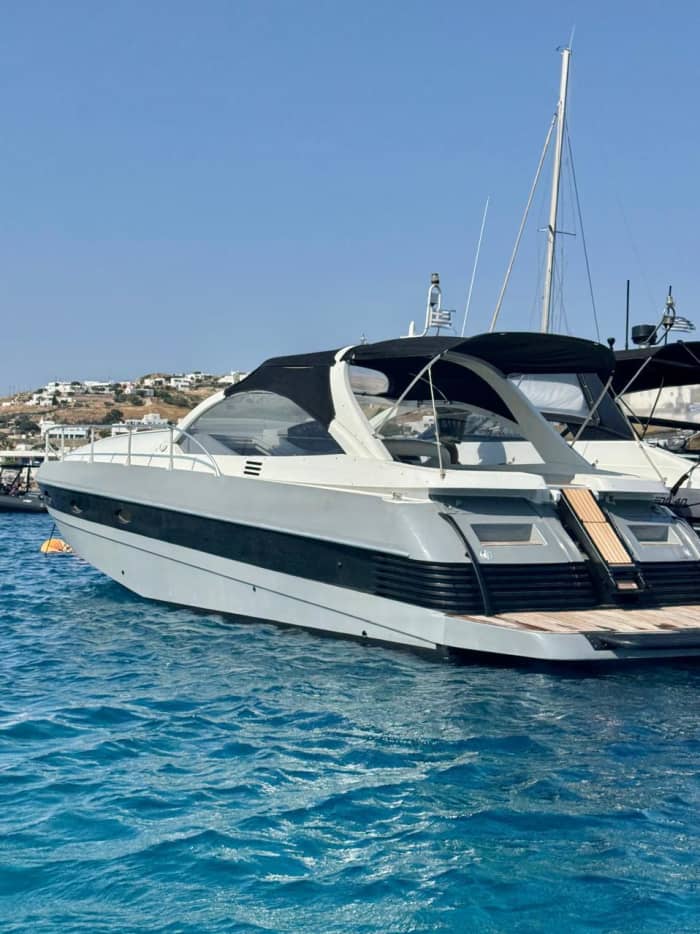 Genießen Sie die Sonne auf einer 8-stündigen Bootstour in Mykonos.