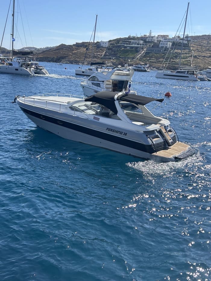 Genießen Sie die Sonne auf einer 8-stündigen Bootstour in Mykonos.