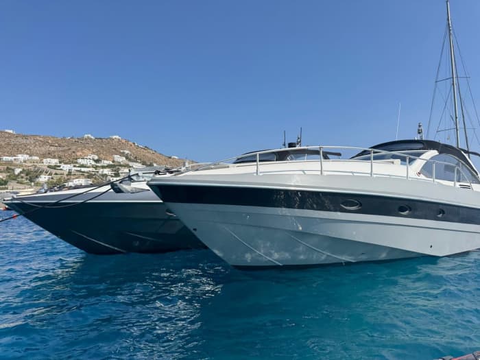 Genießen Sie die Sonne auf einer 8-stündigen Bootstour in Mykonos.