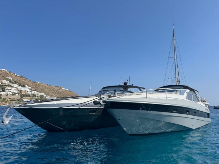 Genießen Sie die Sonne auf einer 8-stündigen Bootstour in Mykonos.