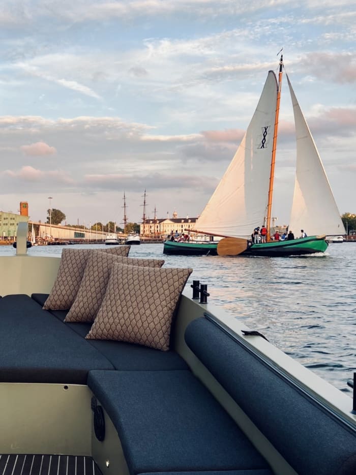 Half-day boat trip in Amsterdam on a motorboat