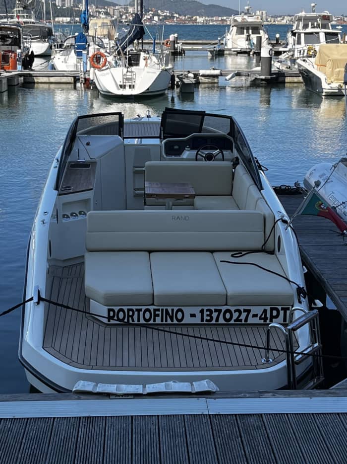 Explorez Setúbal en bateau : une journée complète sur l'eau à bord d'un bateau à moteur