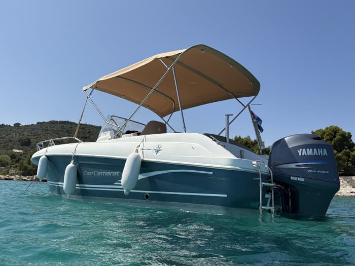 Goditi 9 ore a bordo di un motoscafo a Trogir