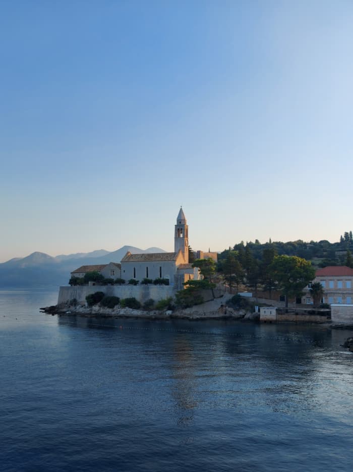 Enjoy the sun on a 8h boat trip in Dubrovnik