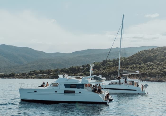 Escale privée en catamaran moteur avec transfert en buggy et déjeuner à Capo di Muro