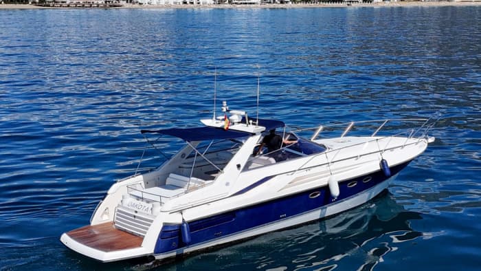 Luxury yacht getaway in Puerto Banús | Drinks included