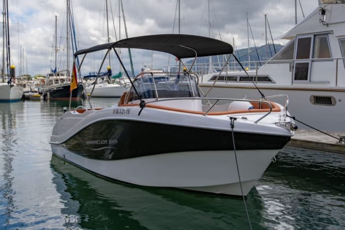 Profitez de 8 heures de balade en bateau à moteur à Santander