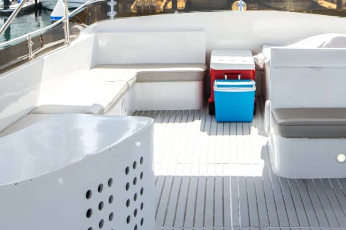 A bespoke Dubai voyage: Full day of magic on a motor yacht