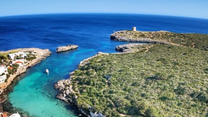 Sunset Splendor: Cruzeiro Costeiro de Menorca de 3 Horas