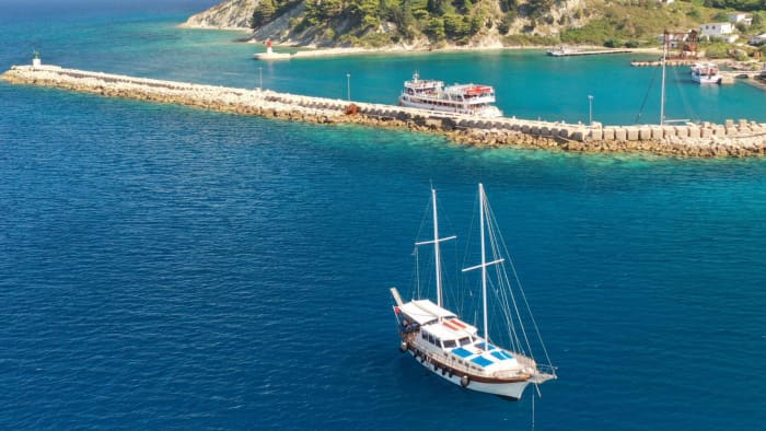 Détendez-vous à Vlorë : 8h de soleil sur une goélette