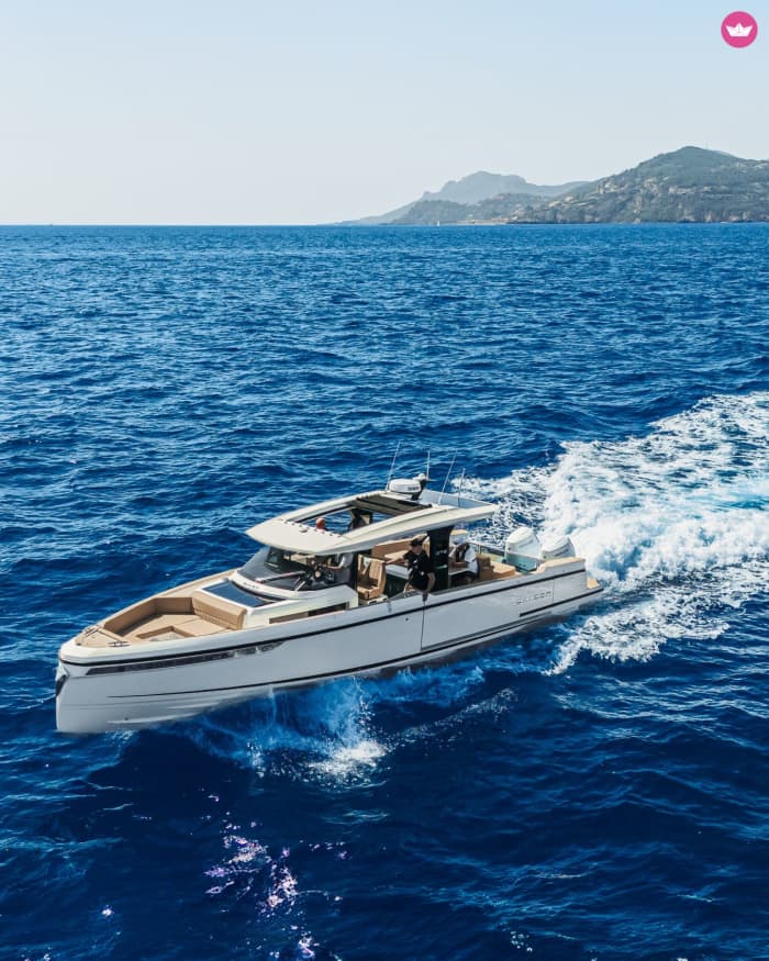 The Great Blue of Naples: a full day of light, sea, and freedom.