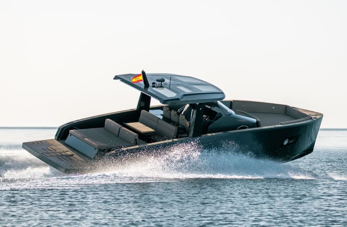 Tesoro 40 All inclusive, fuel, skipper, route to Formentera Illetas with a fixed price and no worries.