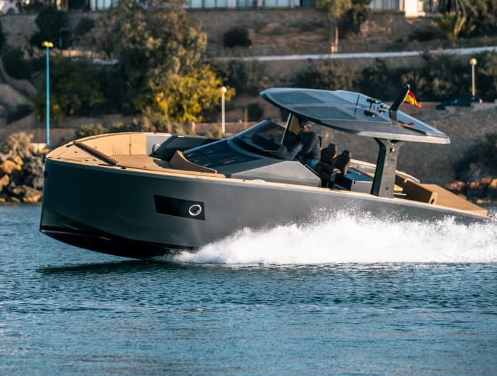 Tesoro 40 All inclusive, fuel, skipper, route to Formentera Illetas with a fixed price and no worries.