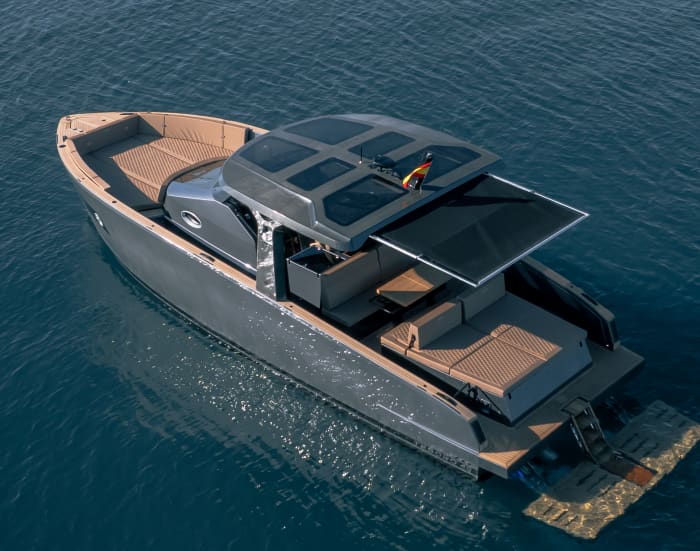 Tesoro 40 All inclusive, fuel, skipper, route to Formentera Illetas with a fixed price and no worries.