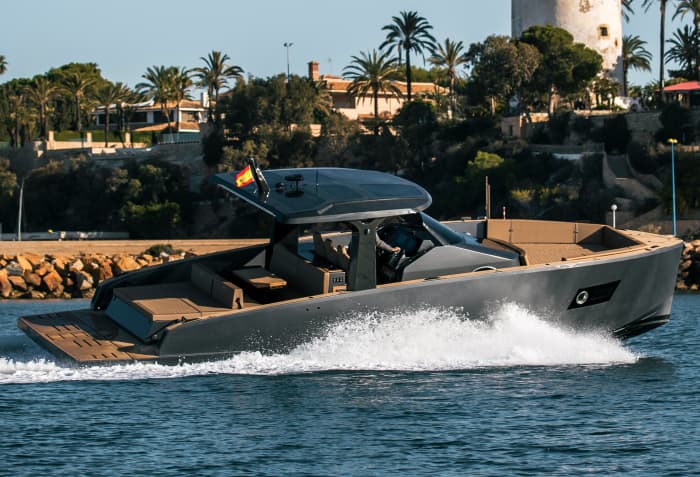 Tesoro 40 All inclusive, fuel, skipper, route to Formentera Saona with a fixed price and no worries.