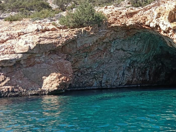 Antiparos, Panteronisi & Despotiko | Full-Day Private Yacht Excursion