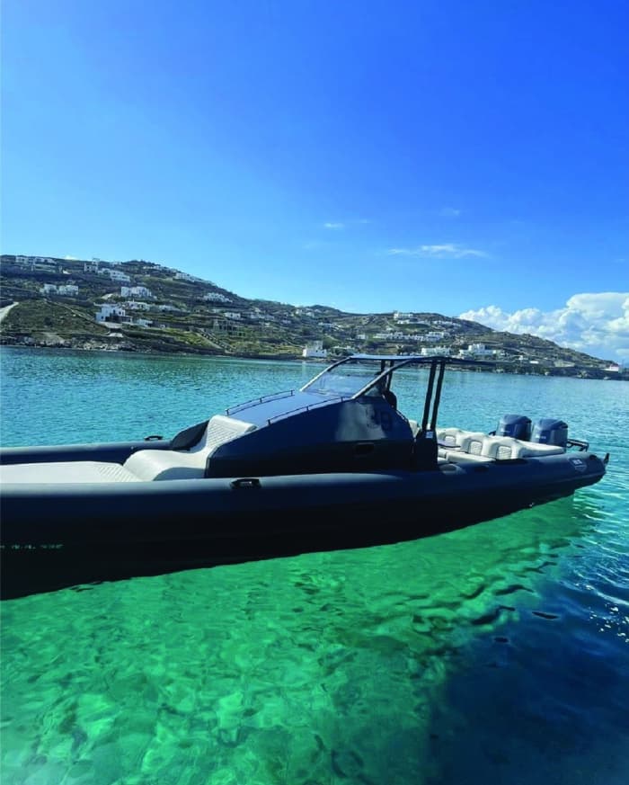 Votre journée à Palairos : louez un bateau à moteur pour 7 h 30 de découverte.