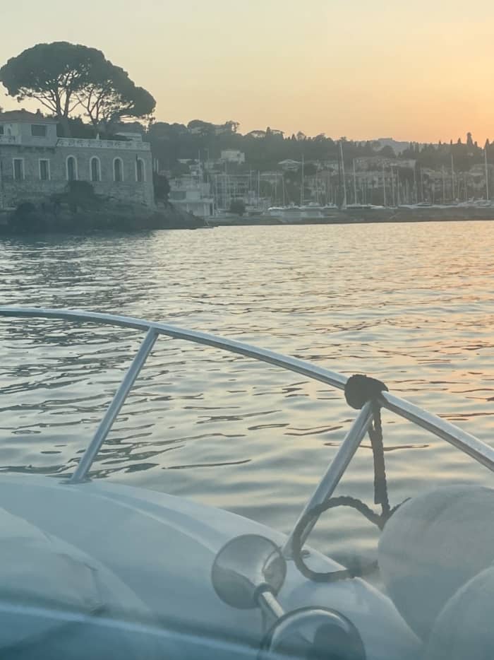 Halbtagesmiete für ein Motorboot in Beaulieu-sur-Mer