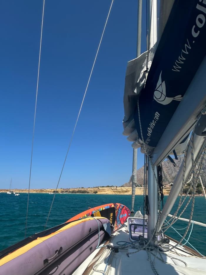 Blue Adventures between Towers and Wrecks