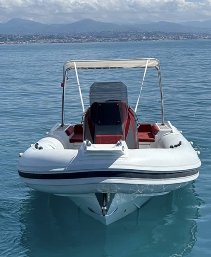Genießen Sie 9 Stunden auf einem Motorboot in Cavalaire-sur-Mer