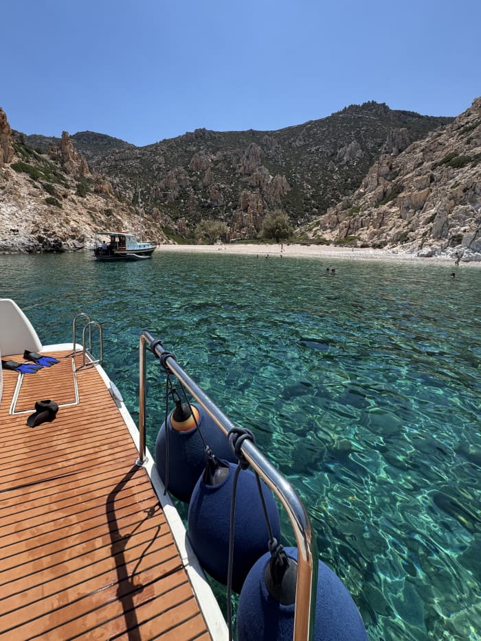Private Katamaran-Ganztageskreuzfahrt Agia Kiriaki - Kleftiko