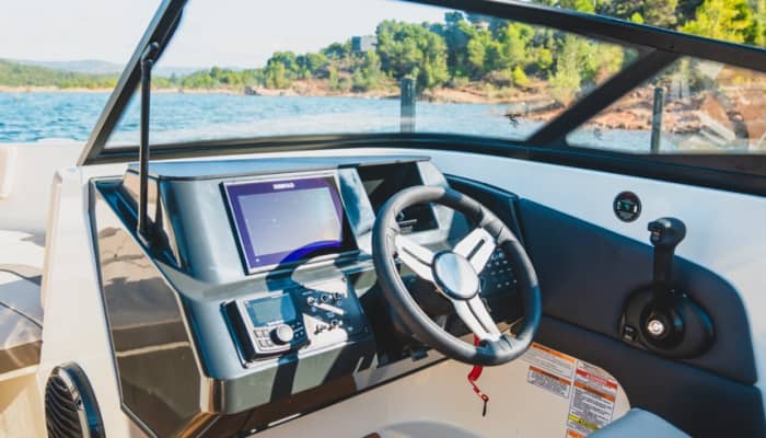 Votre journée à Garrucha : louez un bateau à moteur pour 6 h 30 de découverte.